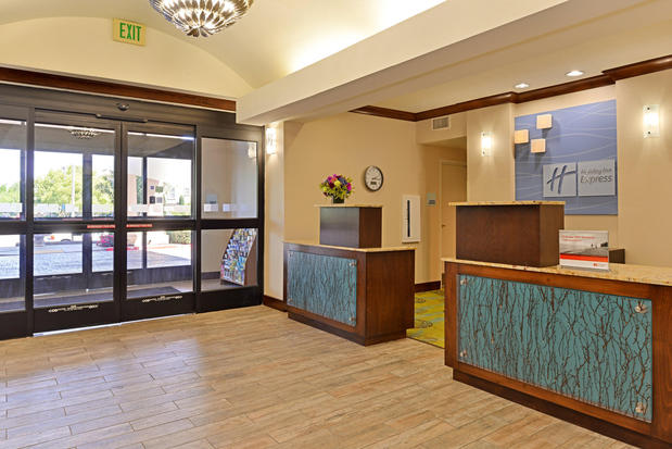 Images Holiday Inn Express & Suites Fresno (River Park) Hwy 41, an IHG Hotel