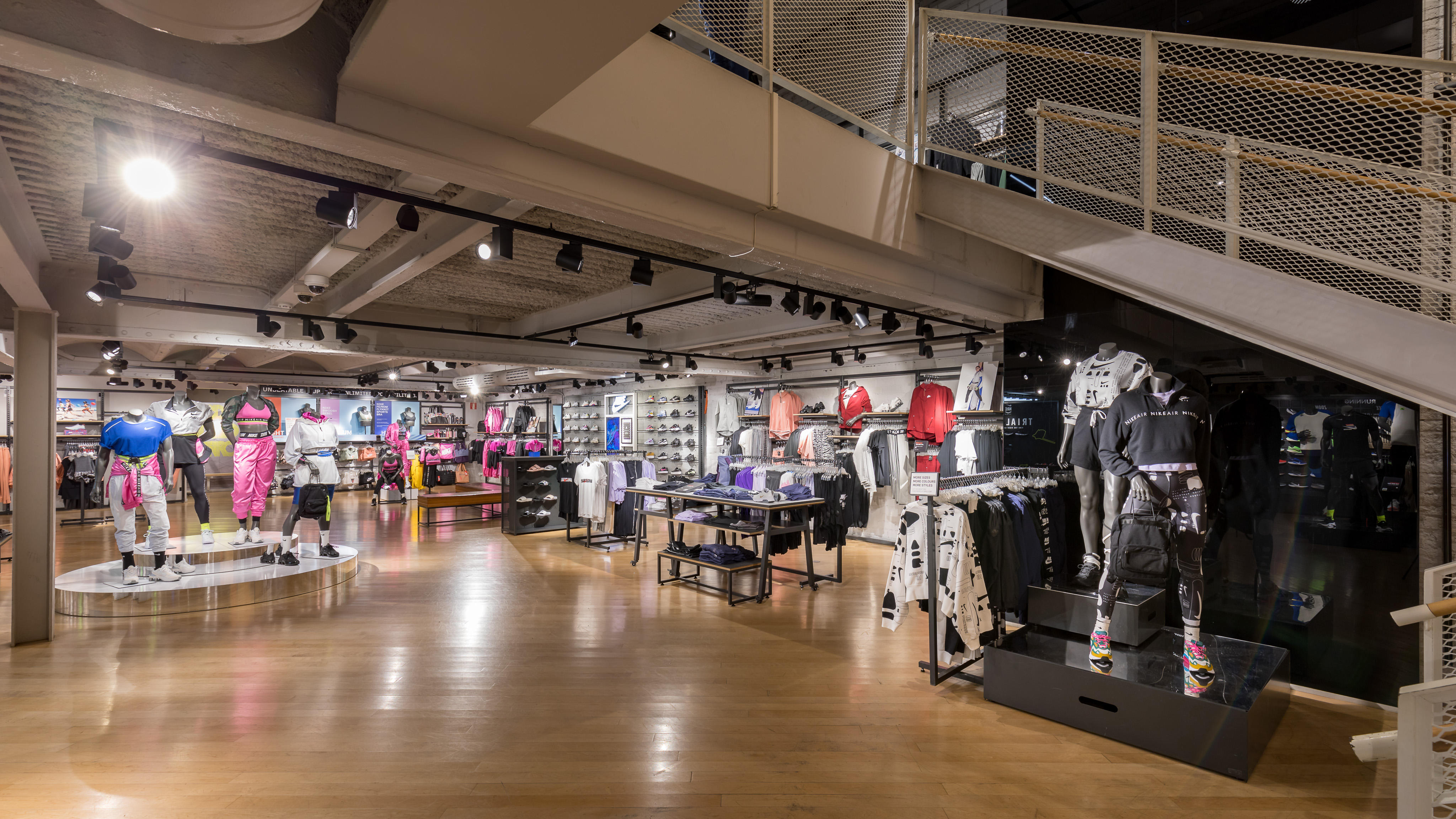 Nike Store - Las Ramblas - Sports Loisirs: Articles Et Vêtements (Détail Et Accessoires) à Barcelona (adresse, horaires, avis, TÉL: 933015...) - Infobel