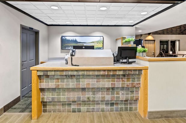 Images Heartland Inn & Suites, SureStay Collection by Best Western