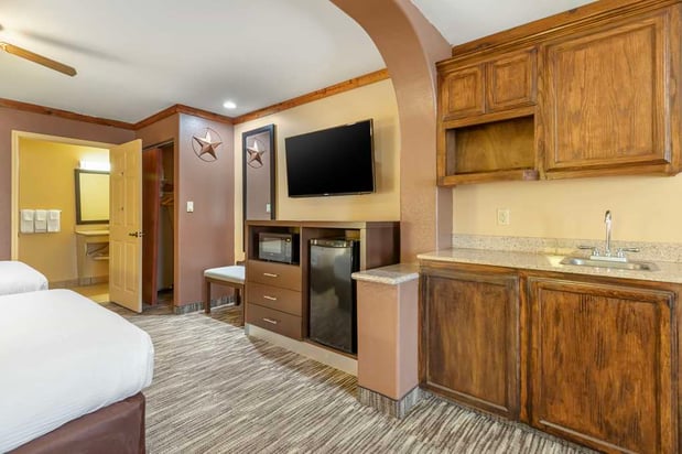 Images Best Western Windwood Inn & Suites