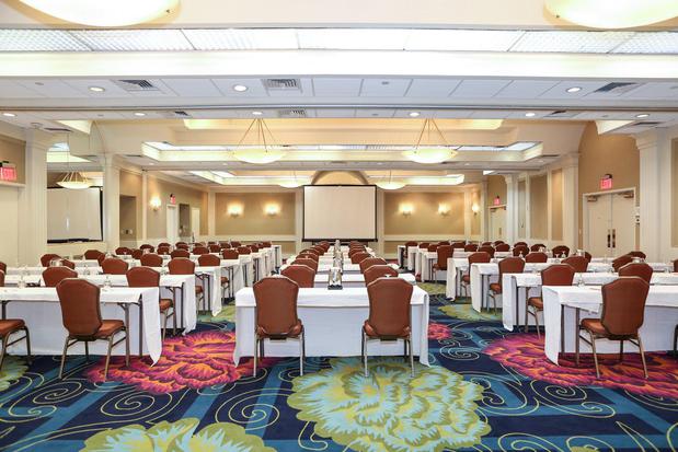 Images Crowne Plaza Virginia Beach Town Center by IHG