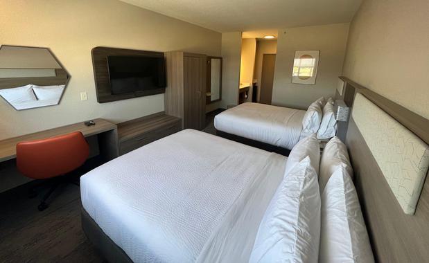 Images Holiday Inn Express Wichita North - Park City, an IHG Hotel