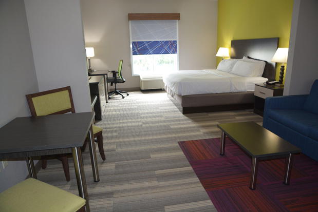Images Holiday Inn Express & Suites Caryville, an IHG Hotel