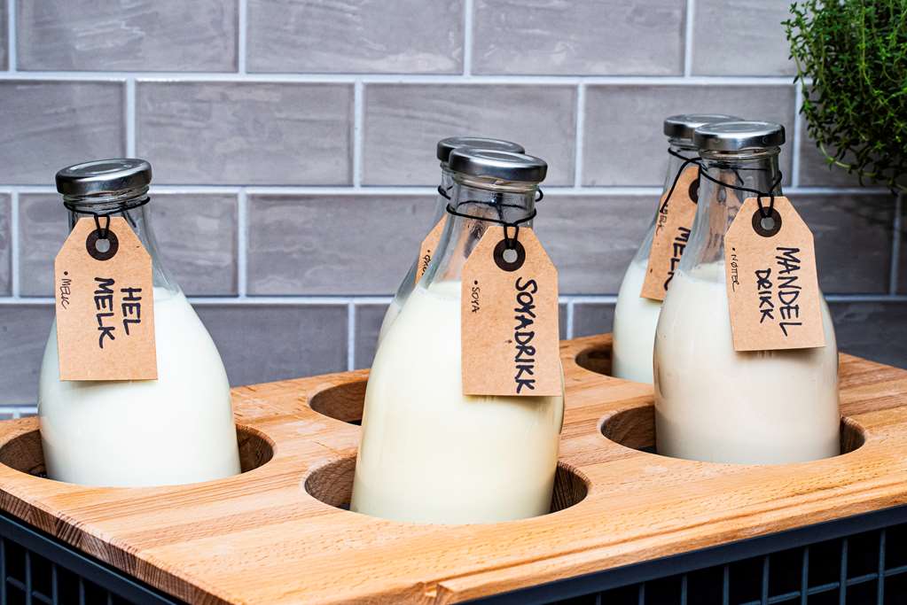 Images Park Inn by Radisson Oslo Airport Hotel West