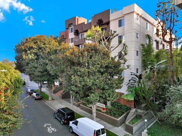 Images Peach Tree Court Apartments
