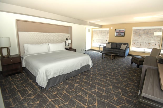 Images Holiday Inn & Suites Oakland - Airport by IHG