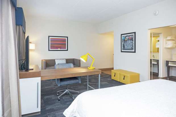 Images Hampton Inn & Suites Morgantown / University Town Centre