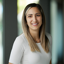 Amanda Colella headshot.