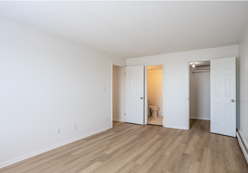 Images 200 West Apartments