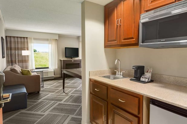Images Hampton Inn & Suites Manchester-Bedford