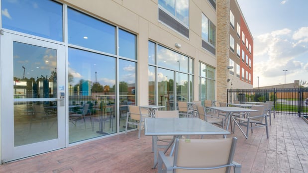Images Holiday Inn Express & Suites Tulsa Midtown by IHG