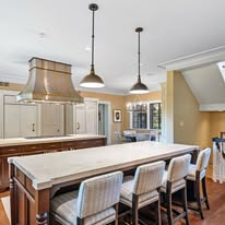 Images Hannelore Kaplan, VP William Raveis Real Estate