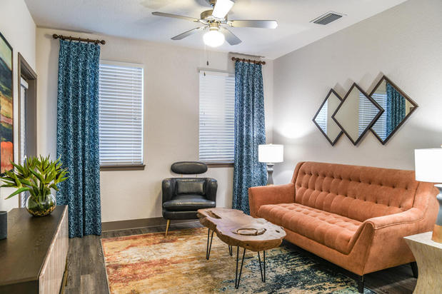 Images Centre Pointe Apartments