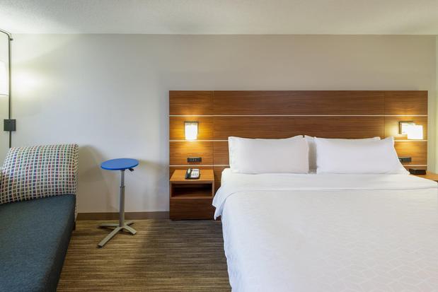 Images Holiday Inn Express Cleveland-Vermilion, an IHG Hotel