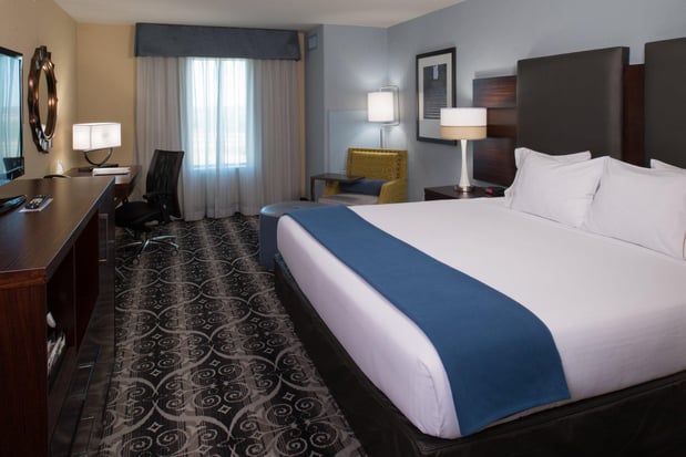 Images Holiday Inn Express & Suites Kansas City Airport by IHG