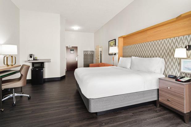 Images Holiday Inn & Suites Bothell by IHG