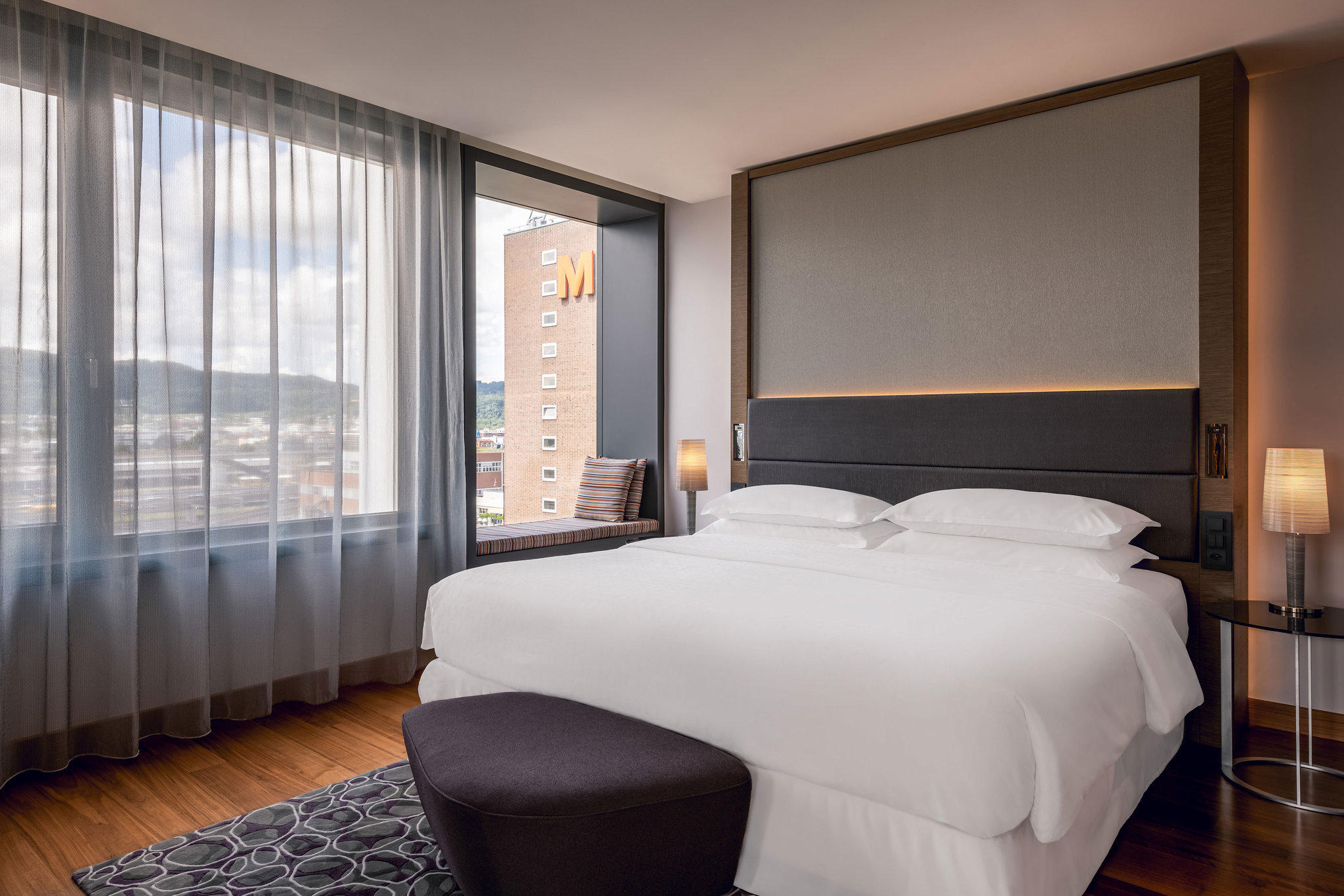 Sheraton Zurich Hotel, Pfingstweidstrasse 100 in Zurich