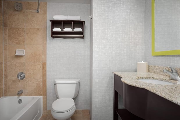 Images Hampton Inn & Suites Omaha-Downtown