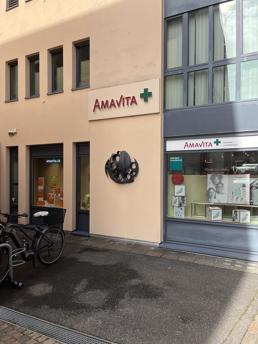 Amavita Apotheke Parfumerie Schneeberger, Bachweg 1 in Arlesheim