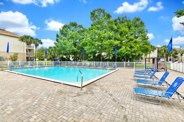 Images Village Lakes Apartments
