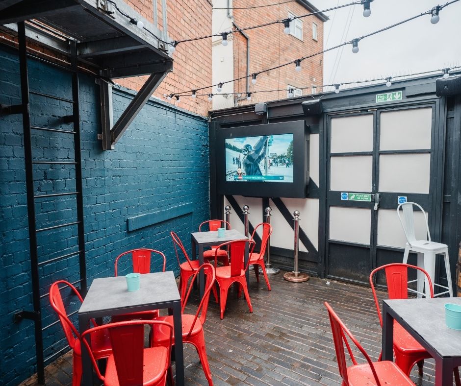 Horn & Trumpet Outdoor Seating