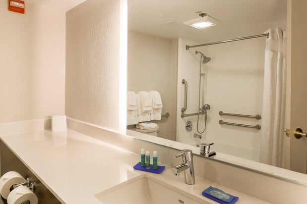 Images Holiday Inn Express Milwaukee-West Medical Center by IHG