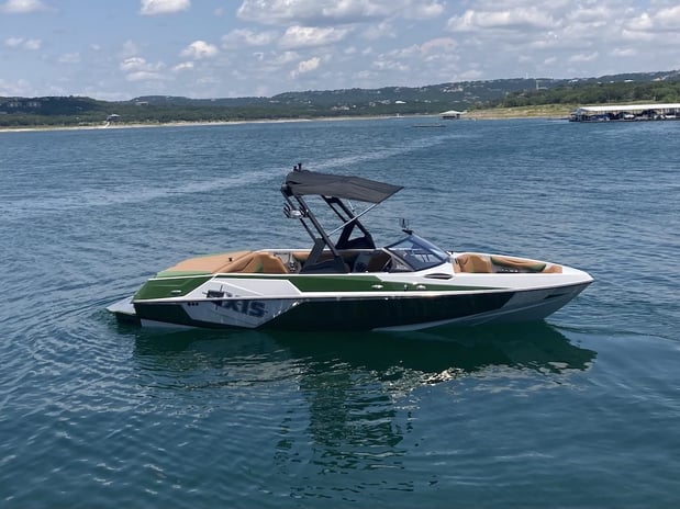Images Nautical Boat Club - Volente