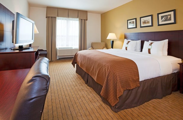 Images Holiday Inn Madison at the American Center by IHG