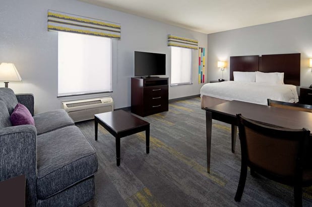 Images Hampton Inn & Suites Bakersfield/Hwy 58, CA