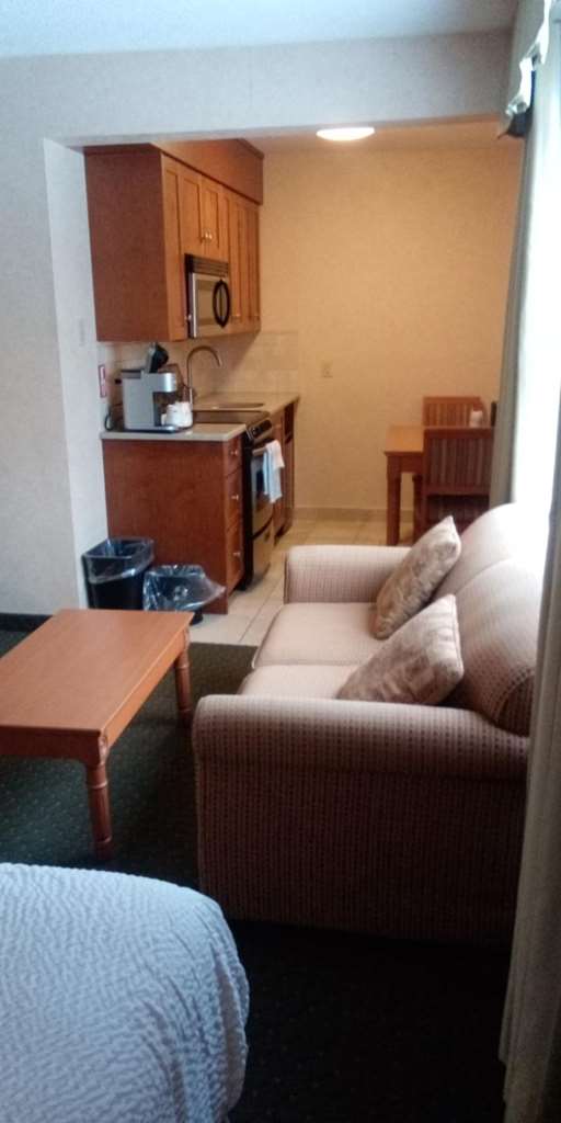 1 Queen Bed with Kitchenette and River View Best Western Plus Otonabee Inn Peterborough (705)742-3454