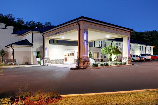 Images Holiday Inn Express Hurricane Mills (Waverly), an IHG Hotel