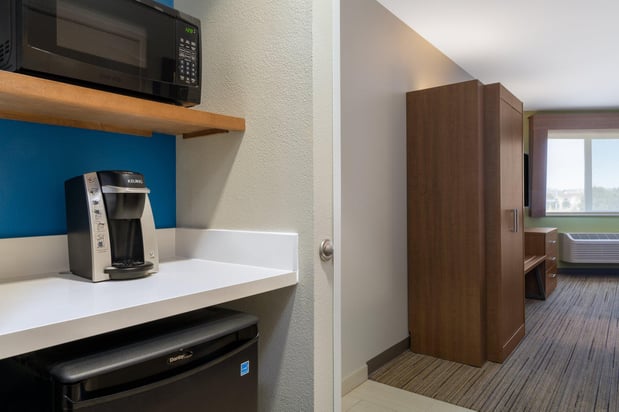 Images Holiday Inn Express & Suites Colorado Springs Airport by IHG