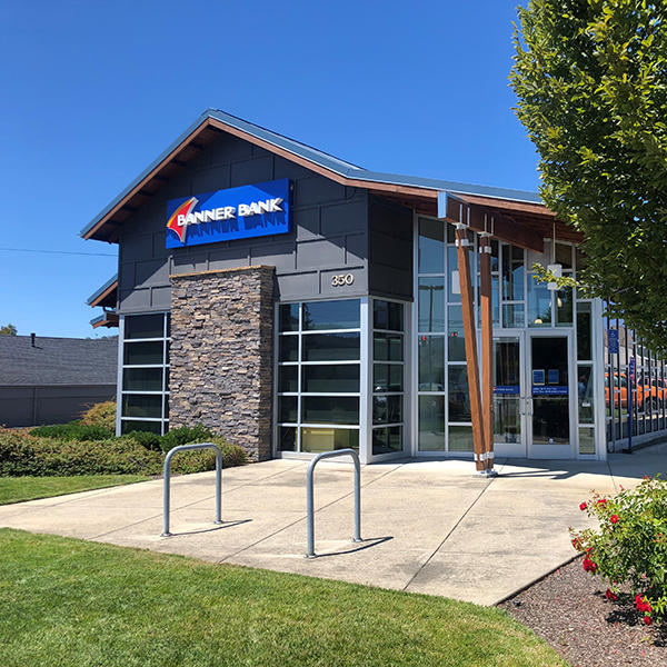 Banner Bank Garden Valley branch in Roseburg, Oregon