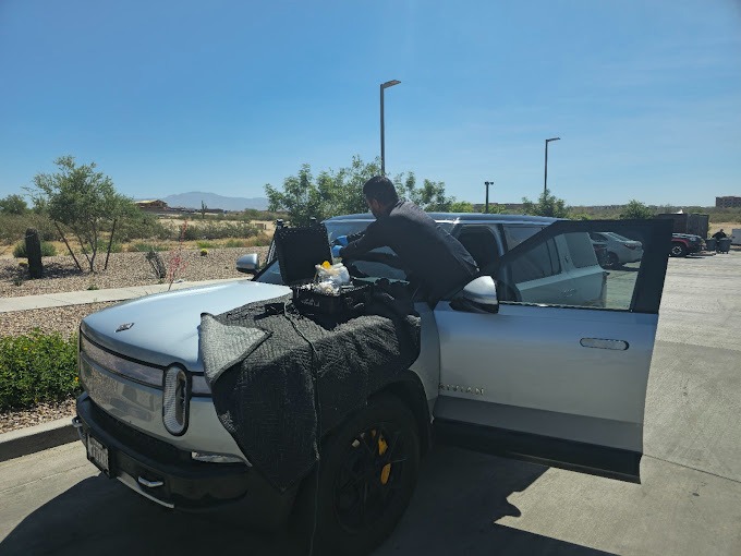 Your local auto glass experts in Tucson and surrounding areas. From chipped glass to full replacements, we offer top-tier service backed by experience, quality parts, and mobile convenience.