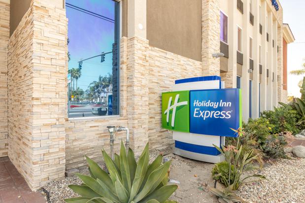 Images Holiday Inn Express Anaheim West, an IHG Hotel