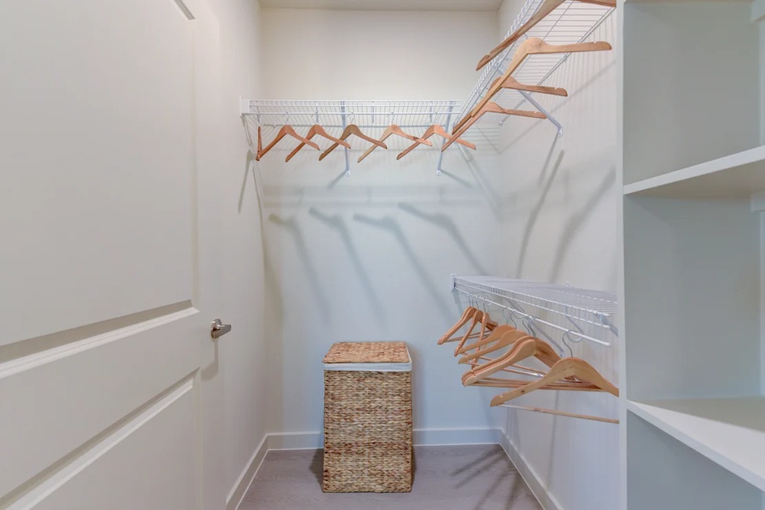Walk-In Closets 