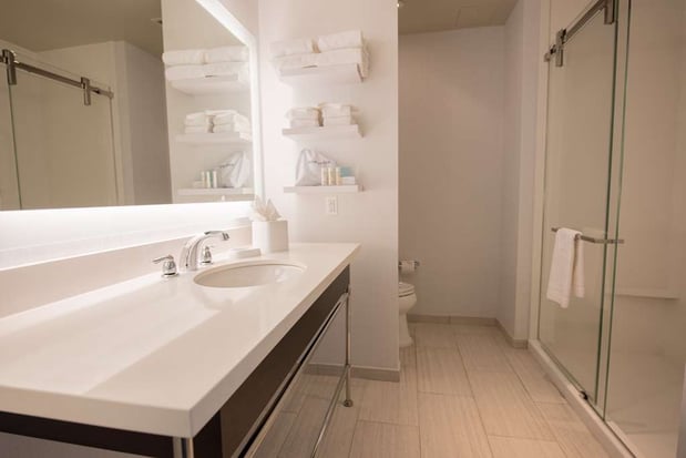 Images Hampton Inn & Suites Washington DC-Navy Yard