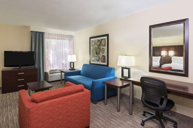 Images Holiday Inn Express & Suites Ft. Lauderdale-Plantation by IHG