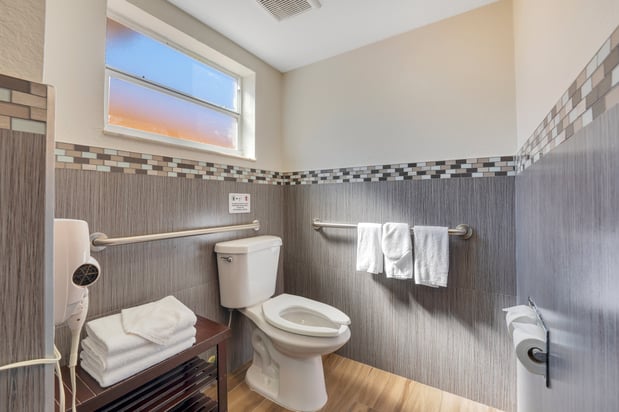 Images Quality Inn & Suites Airport Cruise Port Hollywood