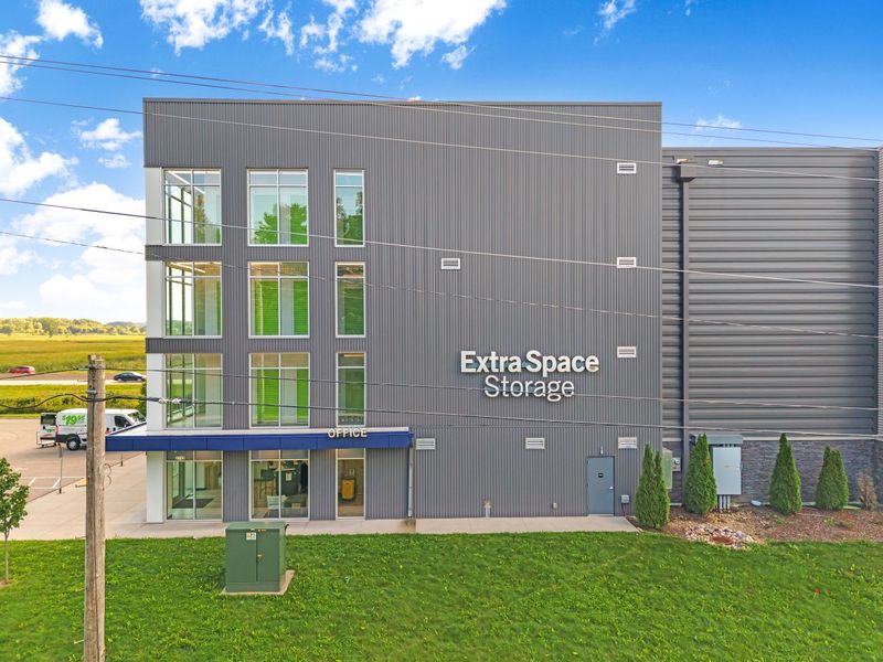 Beauty Image - Extra Space Storage at 2712 Ski Ln, Madison, WI 53713 