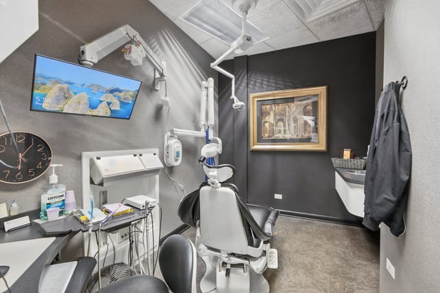 Images Thomas F. Brown, DDS