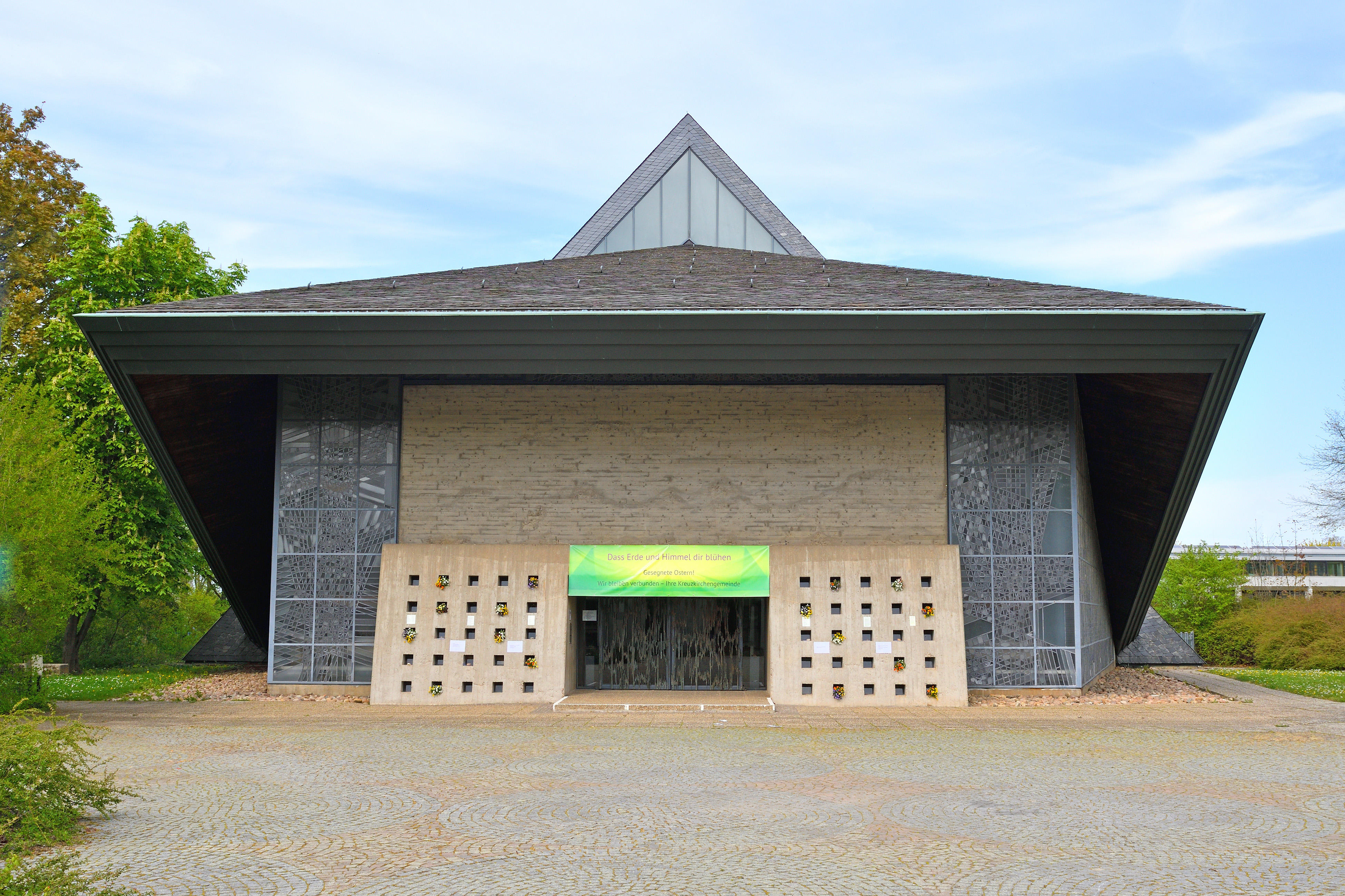 Evangelische Kreuzkirche - Evangelische Kirchengemeinde Ludwigsburg, Brahmsweg 29 in Ludwigsburg