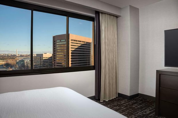 Images Embassy Suites by Hilton Crystal City National Airport