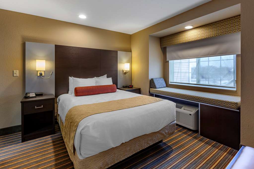 Images Best Western Plus Woodstock Inn & Suites