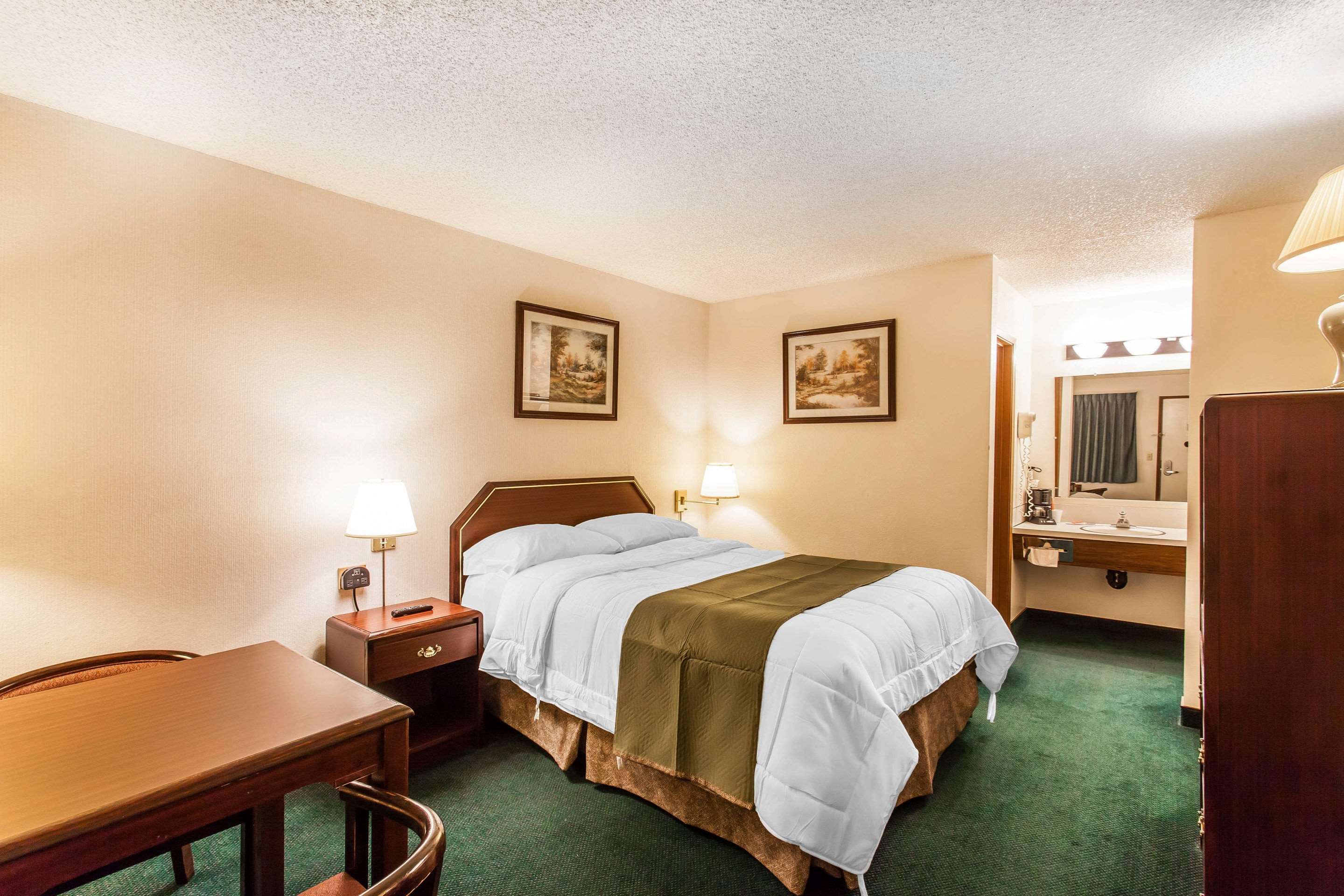 Spacious guest room