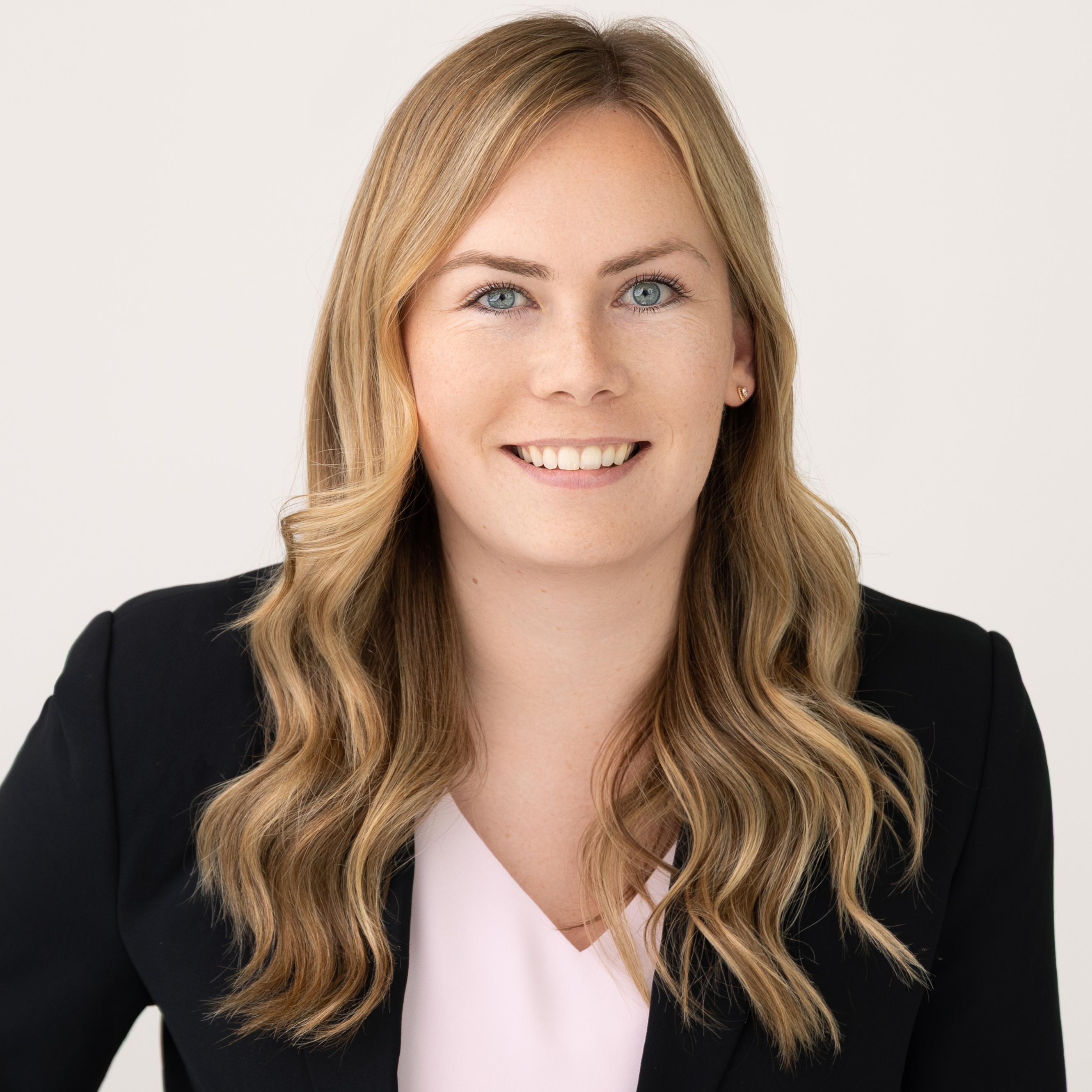 Lauren Storoschuk headshot.
