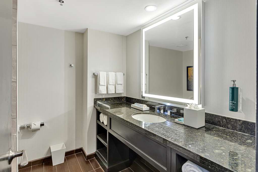 Guest room bath