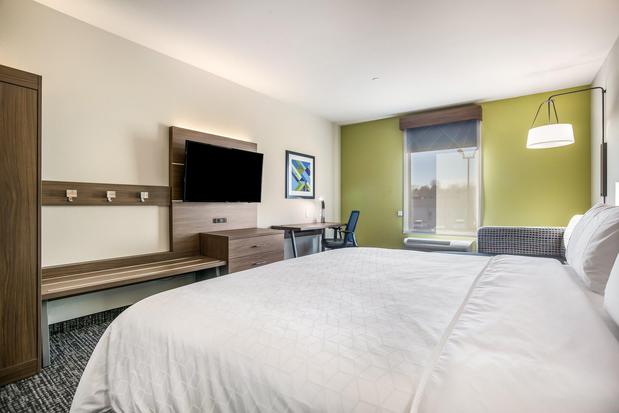 Images Holiday Inn Express & Suites Tulsa East - Catoosa by IHG