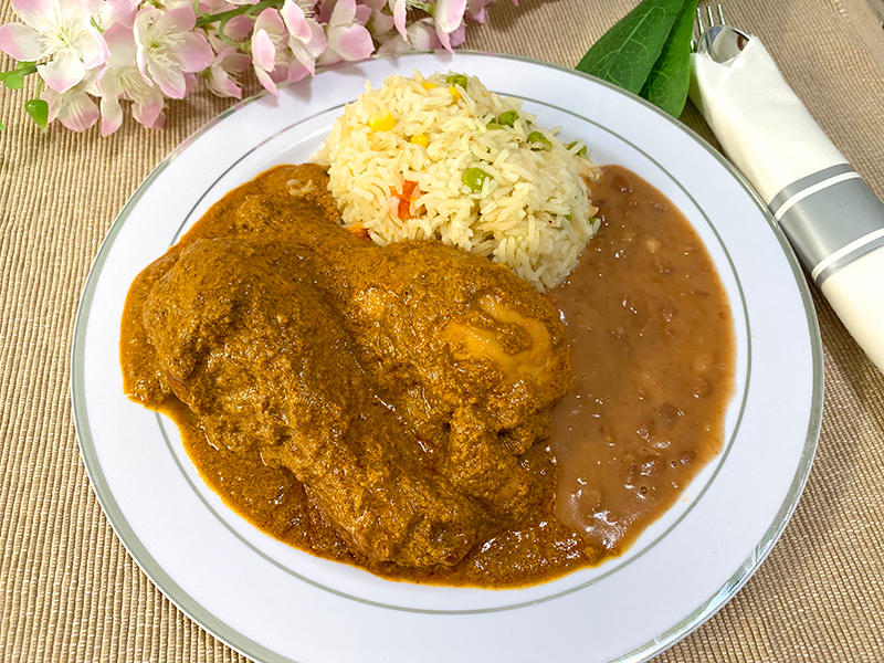 Liliana's Catering - Mole de pollo