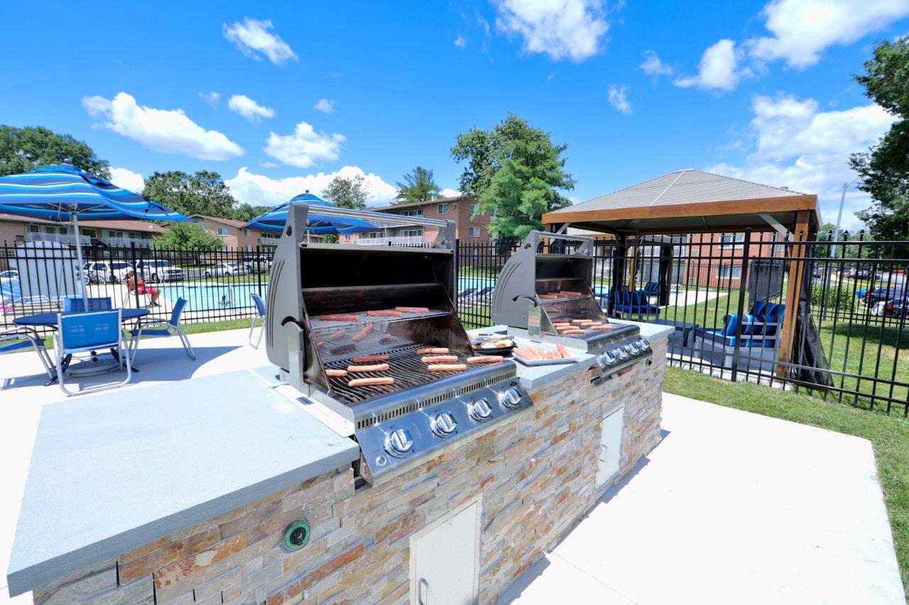 WIllow Lake Poolside BBQ Grill